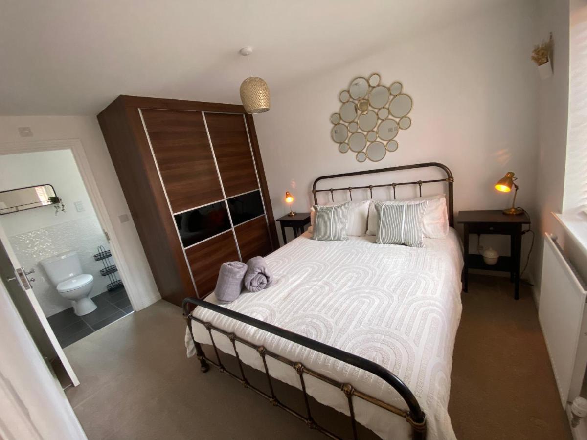 The Belfry 3 Bedrooms 2 Bathrooms Contractors & Family Higham Ferrers Exterior photo
