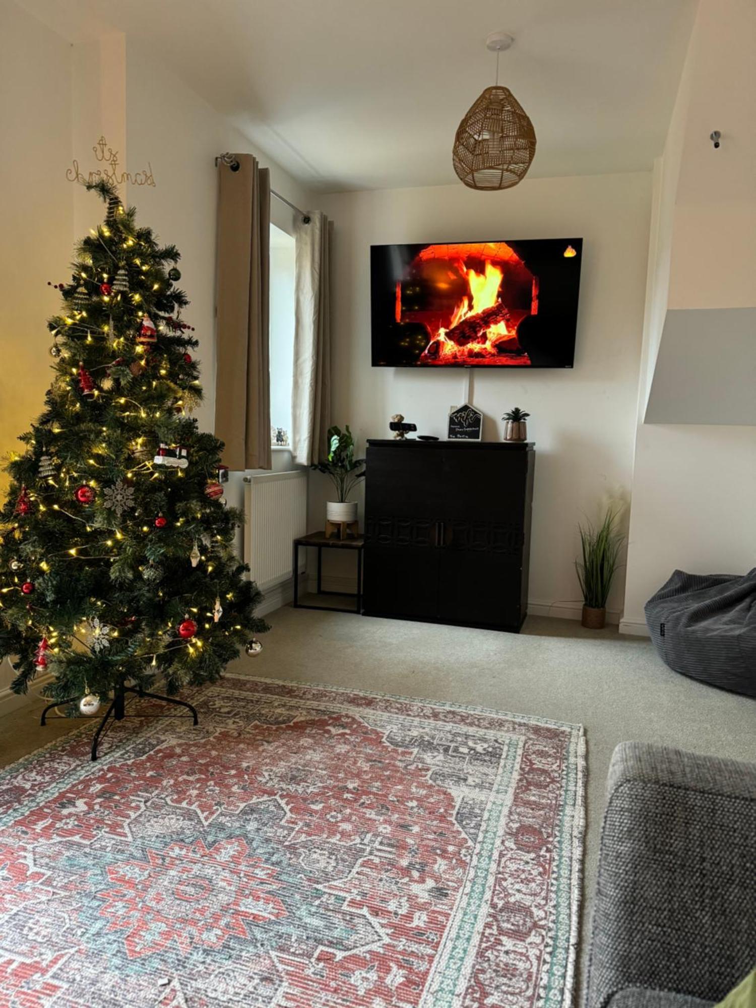 The Belfry 3 Bedrooms 2 Bathrooms Contractors & Family Higham Ferrers Exterior photo